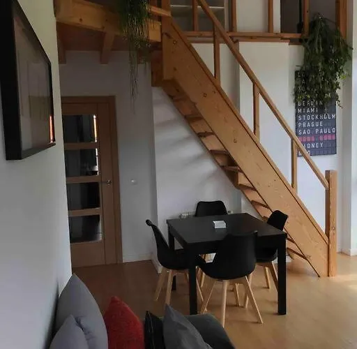 Precioso ático Con Parking Privado. Vistas Al Río Apartamento *