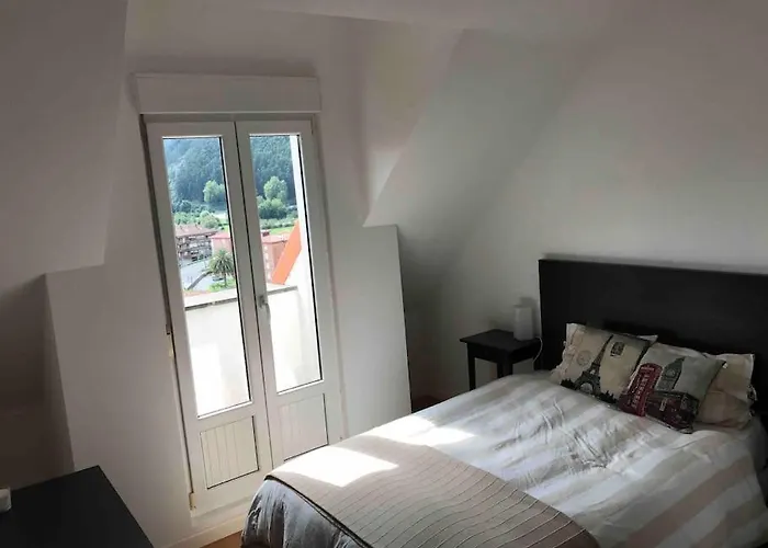 Apartamento Precioso ático Con Parking Privado. Vistas Al Río